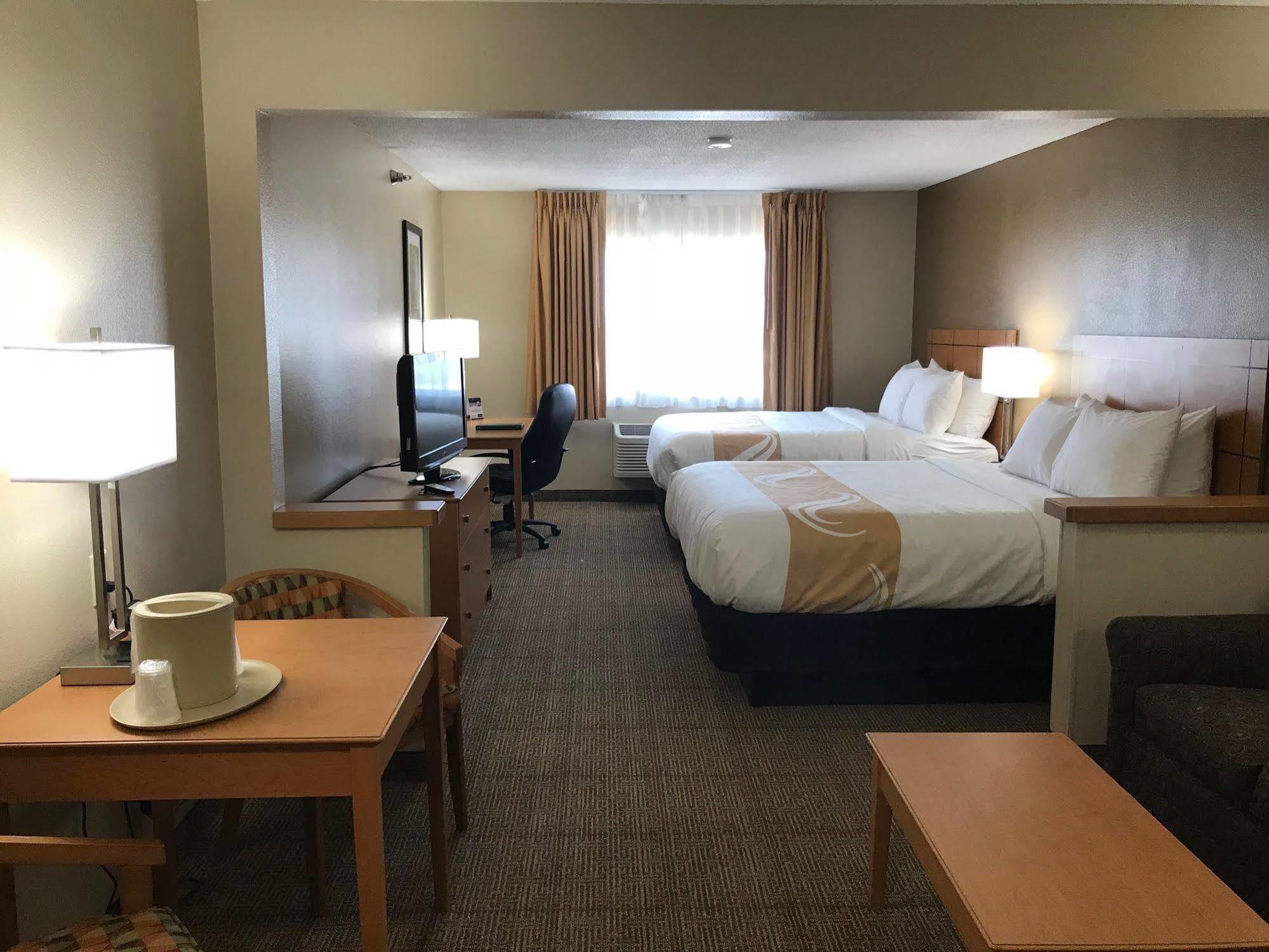 Quality Inn & Suites Springfield Southwest Near I-72 Bagian luar foto